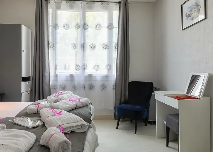 Maison 88 M2 Le Patio Du Centre Avec Garage * Tours